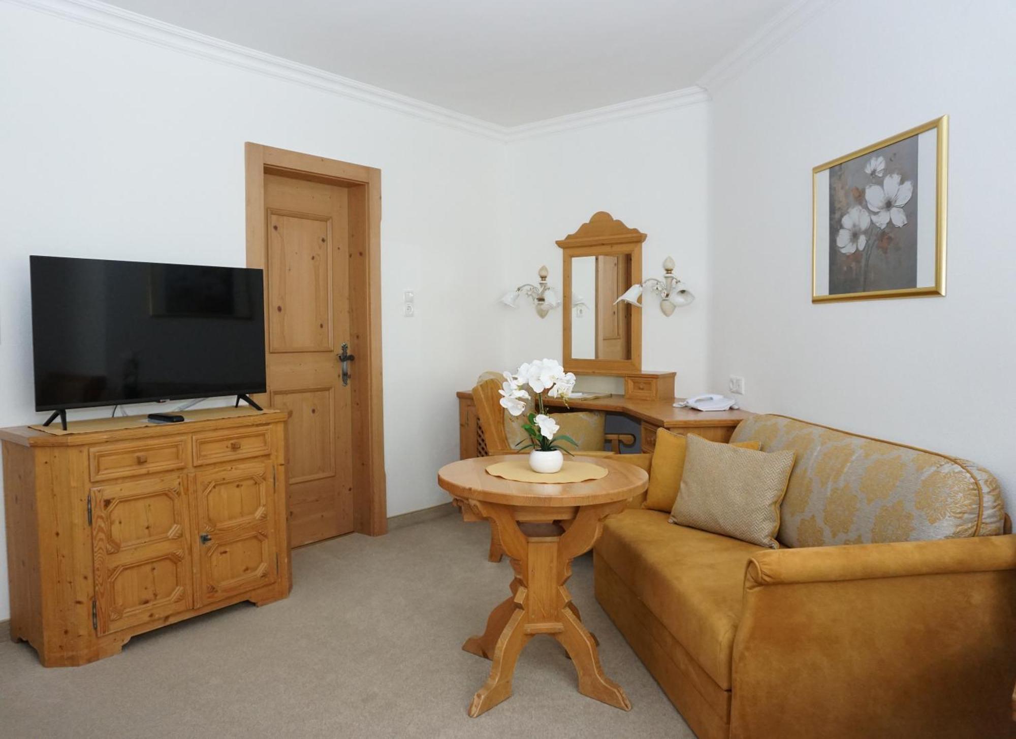 Achental Guest house